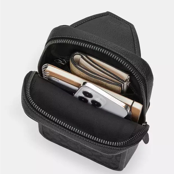 Sullivan Pack In Blocked Signature Canvas - Picture 3 of 5